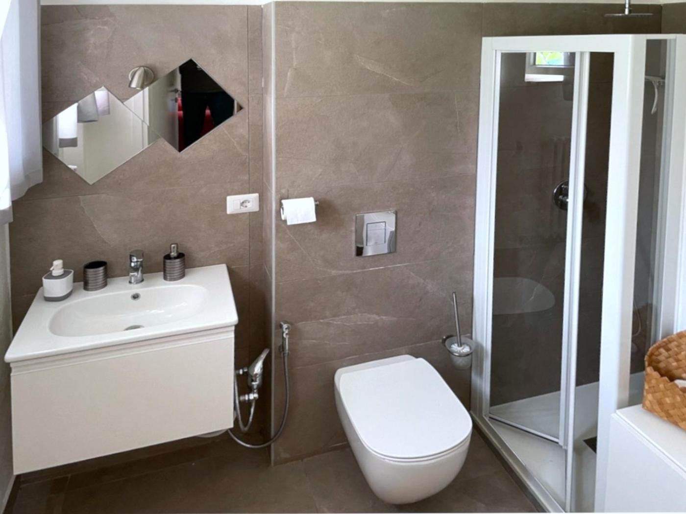 Domus 190 Rooms Varese Buitenkant foto